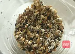 Miscellaneous grains Illustration of how to make eight-treasure porridge 3