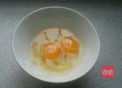 Illustration of how to make spring rolls with chives, eggs and vermicelli 8