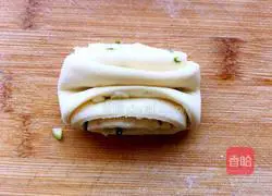 Illustration of how to make scallion rolls 11