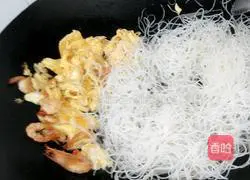 Illustration of how to make fried rice noodles with eggs 7