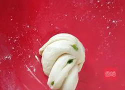 Illustration of how to make onion-flavored flower rolls 7