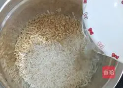 Illustration of how to make rice, brown rice and eyebrow bean porridge 3