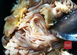 Illustration of how to make fried rice noodles with eggs 3