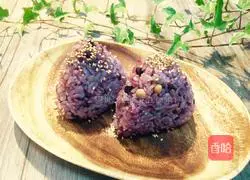 Illustration of how to make simple rice balls 9