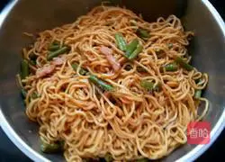 Illustration of how to make braised beans and noodles 9