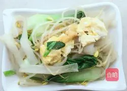 Illustration of how to make fried rice noodles with eggs 6