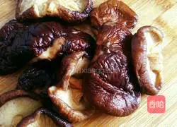 Recipe for Braised Rice with Mushrooms and Pork Belly Illustration 4