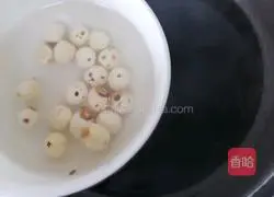 Illustration of making red date and black rice porridge 5