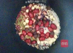 Illustration of how to make longan, red dates and Laba porridge 2