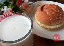 Egg and Avocado Burger Recipe Illustration 5