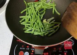 Illustration of how to make braised beans and noodles 7