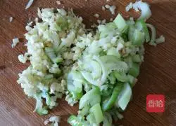 Illustration of how to make curry chicken rice 3