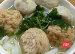 Illustration of how to make meatball soup and rice noodles 5