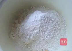 Illustration of how to make pumpkin rolls 6