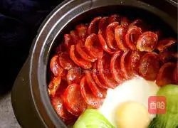 Illustration of how to make preserved meat clay pot rice 12