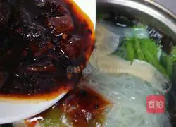 Illustration of how to make rice noodles across the bridge 5