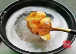 Illustration of how to make preserved egg and lean meat porridge 6