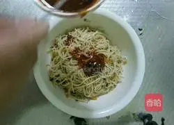 Illustration of how to make saliva cold noodles 17