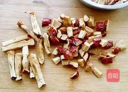 Illustration of how to make red date hair cake 1