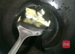 Illustration of how to make bacon braised rice 4