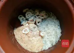 Illustration of how to make small intestine, mushroom and minced meat porridge 7