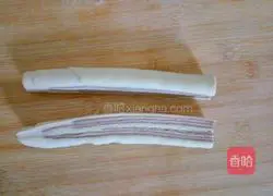 Illustration of how to make two-color flower rolls 14