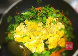 Illustration of how to make fried rice noodles with eggs 3