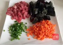 Illustration of how to make preserved egg and lean meat porridge 2