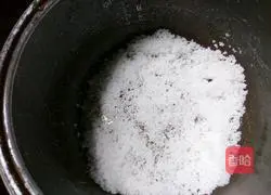 Illustration of how to make salt-baked chicken wings in rice cooker 7