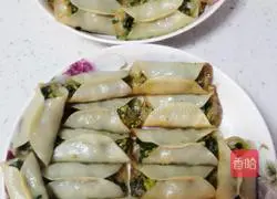 Illustration of how to make three fresh pot stickers 19