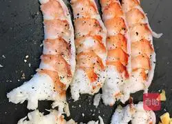 Illustration of how to make crystal clear Vietnamese spring rolls 3