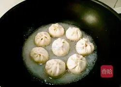 Illustration of how to make mutton stuffed pot stickers 11