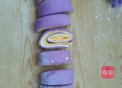 Illustration of how to make three-color flower rolls 5