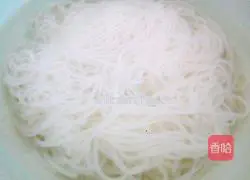Illustration of how to make spicy and sour rice noodles 3