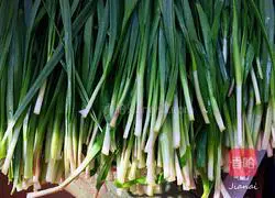 Illustration of how to make leek, shrimp skin and fungus box 1