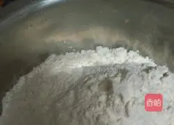 Illustration of how to make rose roll 1