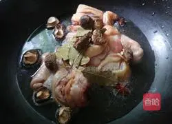 Chicken whole leg and shiitake mushrooms Illustration of how to make claypot rice 3