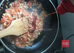 Illustration of how to make tomato meat sauce pasta 7