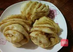 Illustration of how to make five-spice flower rolls 8