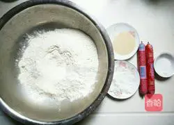 Illustration of how to make ham sausage rolls 1