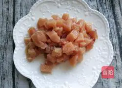 Illustration of how to make peanut chicken and quinoa porridge 5