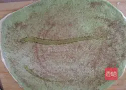 Illustration of how to make two-color flaxseed pink flower rolls 5