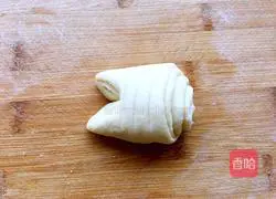 Illustration of how to make pig's trotters flower rolls 15