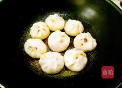 Illustration of how to make mutton stuffed pot stickers 13