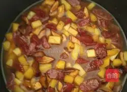 Illustration of how to make braised rice with mushrooms, sausages and potatoes 7