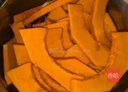 Illustration of how to make pumpkin rolls 1