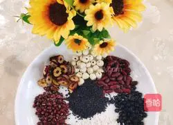 Illustration of how to make glutinous rice black bean Huaishan health porridge 1