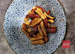 Illustration of how to make sweet potato and black rice porridge 2