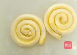 Illustration of how to make rose-shaped and butterfly-shaped flower rolls 7