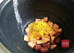 Illustration of how to make sweet potato, red dates and millet porridge 5